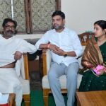 Jharkhand News: नेमरा पहुंचीं विधायक रागिनी सिंह और मेयर संजीव सिंह, रूपी सोरेन को दी श्रद्धांजलि