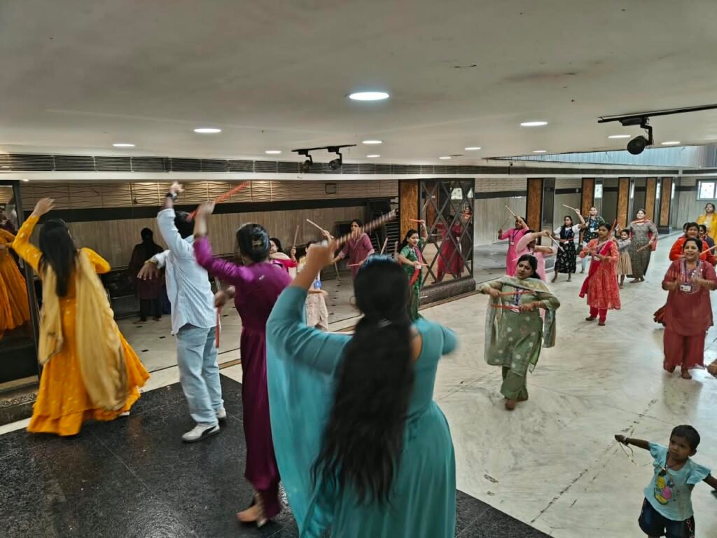 Dhanbad News: झरिया में छह दिवसीय डांडिया-गरबा कार्यशाला संपन्न, 31 प्रतिभागियों को मिले प्रमाणपत्र