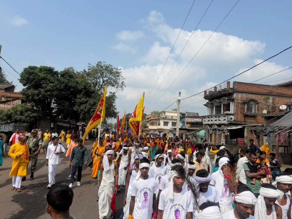 Pakur News: तारापुर में भव्य कलश यात्रा से गूंजा इलाका, हजारों श्रद्धालुओं ने लिया हिस्सा