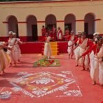 Pakur News: दुर्गापूजा पर बच्चों ने दिखाई प्रतिभा, माला बनाओ प्रतियोगिता में अनु मंडल रहीं प्रथम