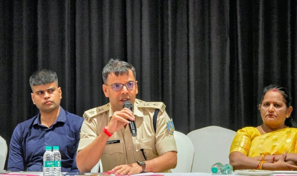 Dhanbad News: दुर्गा पूजा पर DJ बैन, हर पंडाल में पुलिस तैनात; ट्रैफिक और सुरक्षा को लेकर सख्त निर्देश