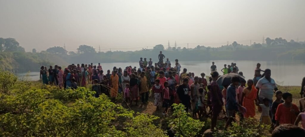 Pakur News: बंद पत्थर खदान में मिला युवक का शव, खून के निशान से हत्या की आशंका; जांच में जुटी पुलिस