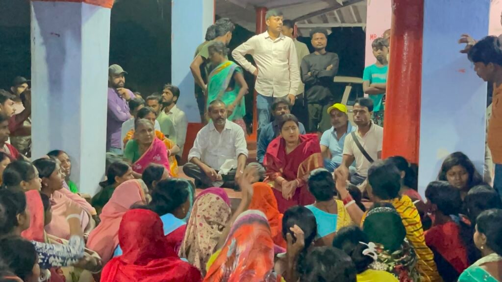 Dhanbad News: भूलन बरारी में सड़क बंद होने पर पहुंचीं विधायक रागिनी सिंह, BCCL और DC से की बात