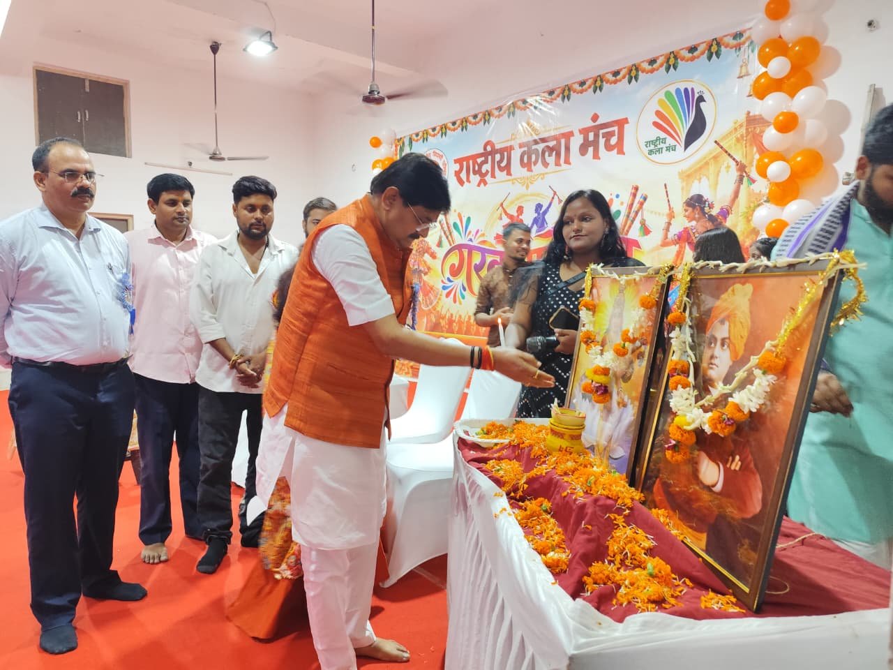 Dhanbad Garba Mahotsav 2026: विधायक राज सिन्हा ने किया उद्घाटन, गरबा-डांडिया की धुन पर झूमे युवा