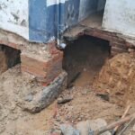 Dhanbad News: सिंदरी डिनोबली स्कूल की बुनियाद के नीचे फटा पानी का पाइप, रोडाबांध-मनोहरटांड़ में जलापूर्ति ठप