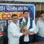 धनबाद में SBI और बैंक मोड़ चैंबर की पहल, करीब 175 व्यापारियों के बीच बांटे आठ लाख रुपये के सिक्के