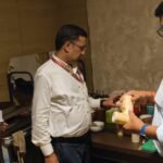 धनबाद में NH-19 किनारे 17 होटलों की जांच, मिलावटी हल्दी और एक्सपायर्ड खाद्य पदार्थ मिलने पर नोटिस