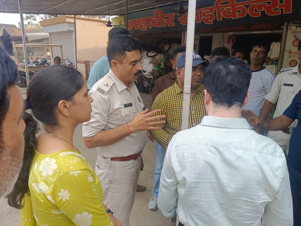 Dhanbad Encroachment Drive: धनबाद में अतिक्रमण पर प्रशासन का बुलडोजर एक्शन, पगला मोड़ से रामपुर मोड़ तक सड़क कराई गई खाली