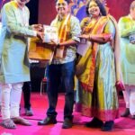 कोलकाता में सम्मानित हुए धनबाद के सुमित सरकार, लगातार चौथे साल दुर्गा पूजा से जुड़ा नाम