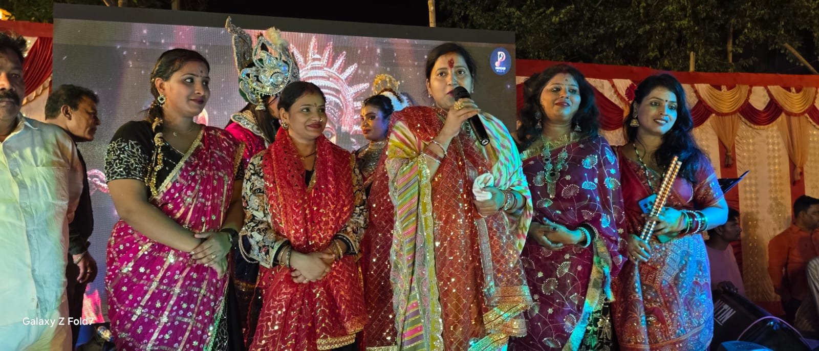 Jharia Dandiya Night: झरिया में डांडिया की धूम, विधायक रागिनी सिंह ने किया उद्घाटन; भक्ति गीतों पर झूमे लोग