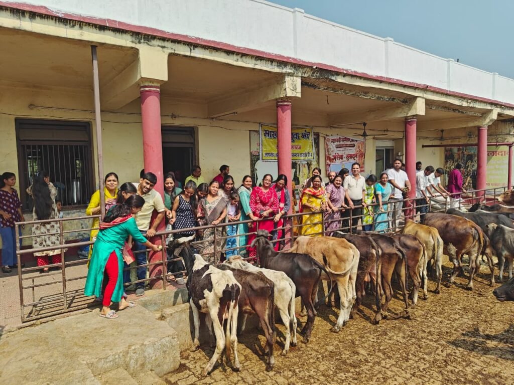 Dhanbad News: झरिया गोशाला में गोसेवा और तुलादान कार्यक्रम, सुनील साँवड़िया ने दिया सेवा का संदेश