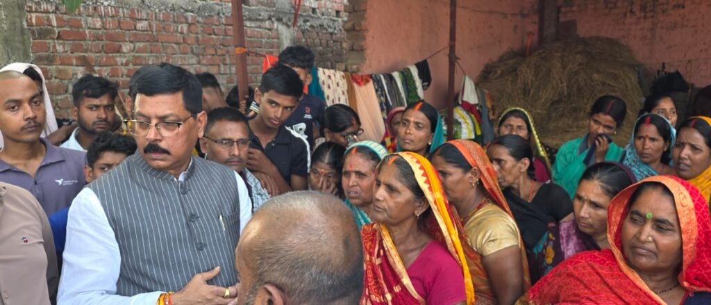 Dhanbad News: बारामुड़ी खटाल के परिवारों के समर्थन में उतरी कांग्रेस, संतोष सिंह बोले- पुनर्वास के बिना न उजाड़ें