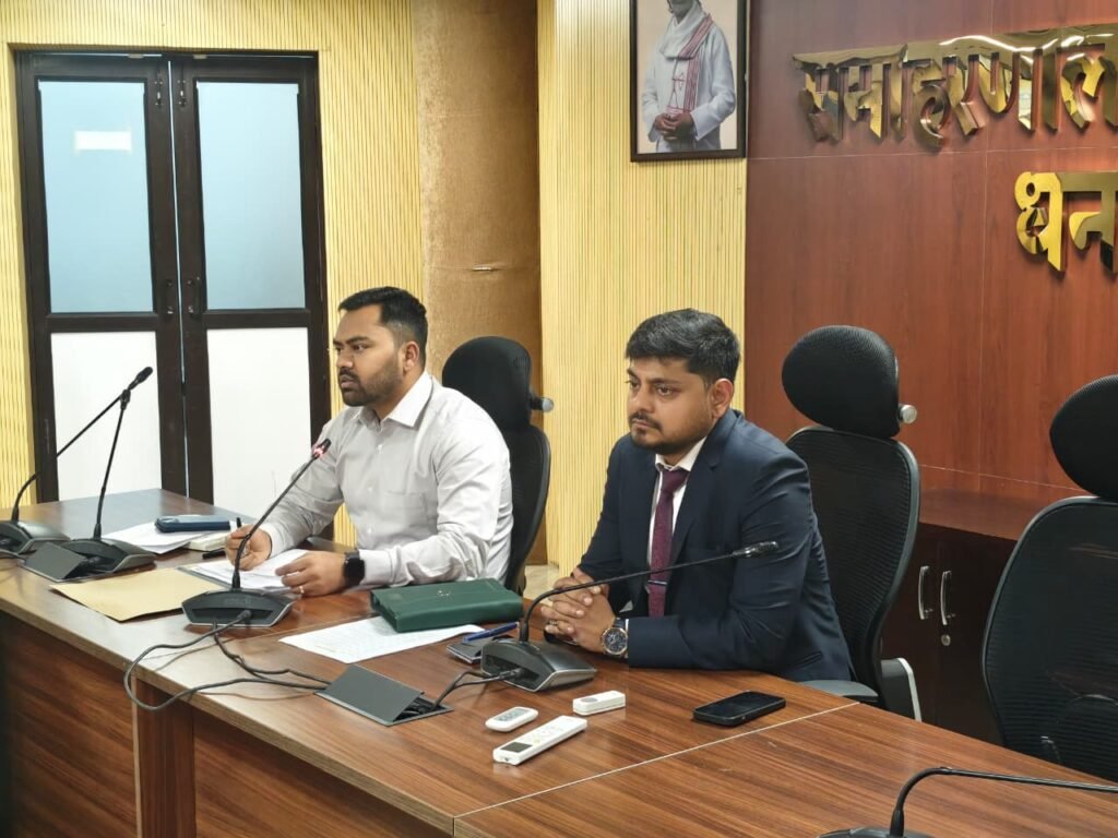 धनबाद में DMFT योजनाओं पर उपायुक्त आदित्य रंजन सख्त, काम शुरू नहीं करने वाली एजेंसियों के टेंडर होंगे रद्द
