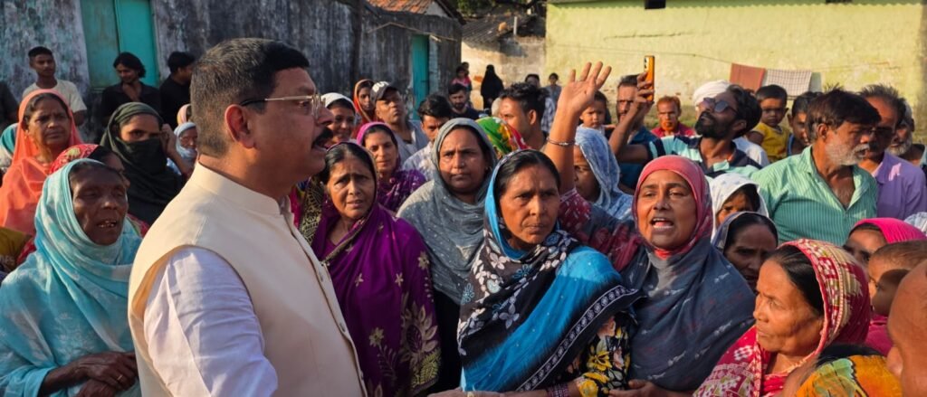 Dhanbad News: पांडरपाला के लोगों को उजड़ने नहीं देंगे, संतोष सिंह का आश्वासन; 4 नवंबर को होगी विशाल रैली