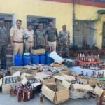 धनबाद में दीपावली से पहले बड़ी कार्रवाई, सरकारी क्वार्टर से 40 लीटर स्पिरिट और 550 शराब के लेबल बरामद