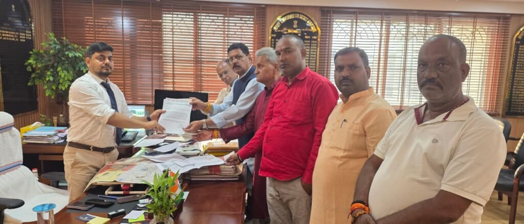 धनबाद में गरीब परिवारों को उजाड़ने का मुद्दा उठा, कांग्रेस प्रतिनिधिमंडल ने DC से की मुलाकात