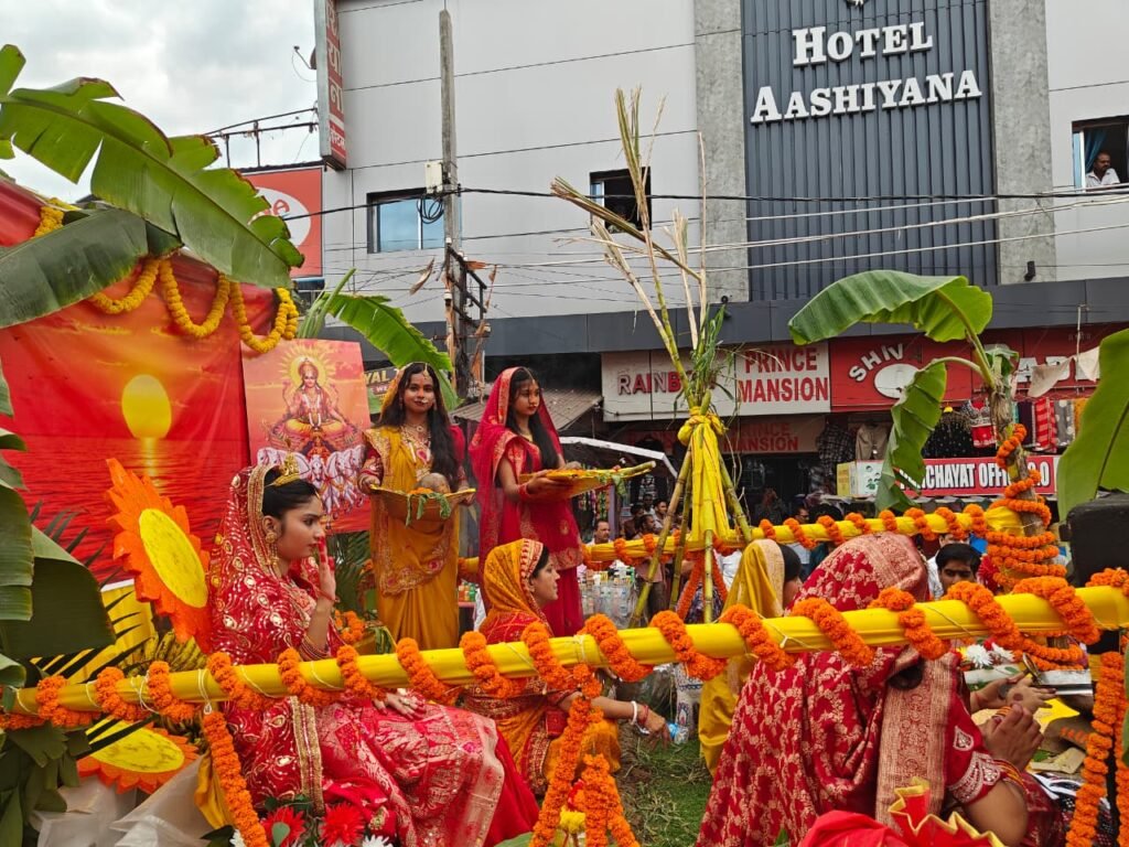 झरिया में अग्रसेन जयंती पखवाड़ा का भव्य समापन, शोभायात्रा में उमड़ा जनसैलाब; झांकियों ने मोहा मन