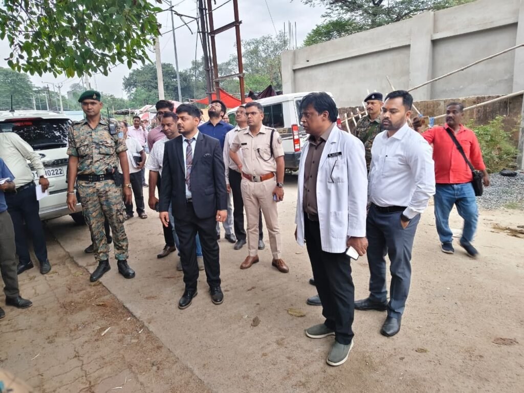 धनबाद सदर अस्पताल का डीसी आदित्य रंजन ने किया औचक निरीक्षण, 15 दिनों में मॉड्यूलर ओटी हैंडओवर करने का निर्देश