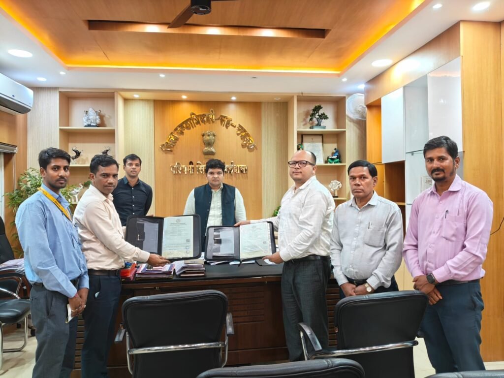 पश्चिमी सिंहभूम में युवाओं को मिलेगा कौशल प्रशिक्षण, रोजगार से जोड़ने के लिए प्रशासन और प्रथम फाउंडेशन में समझौता