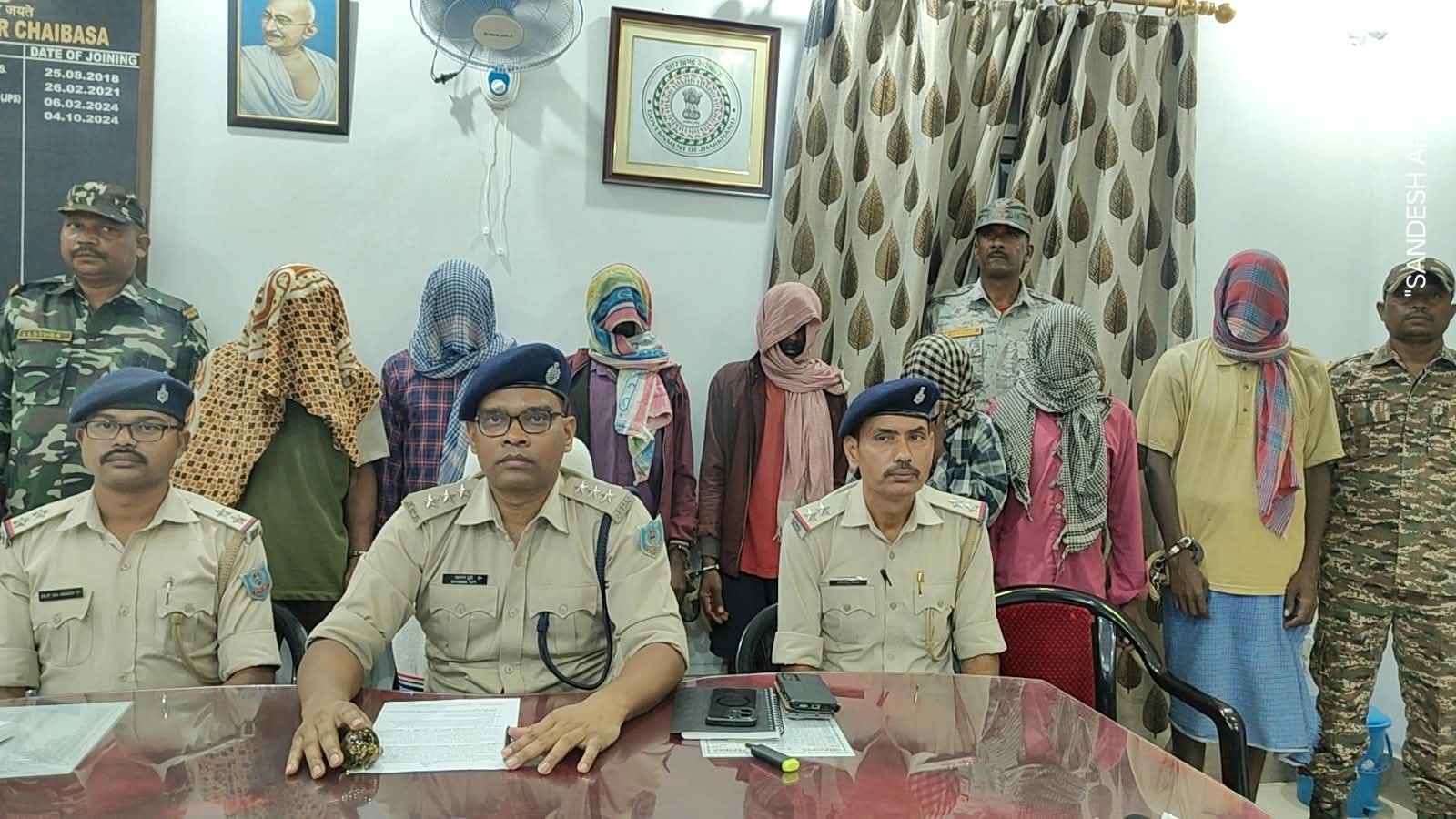 पश्चिमी सिंहभूम में जमीन विवाद में मां-बेटी की हत्या का खुलासा, शव जलाकर गुफा में दफनाने का आरोप; सात गिरफ्तार