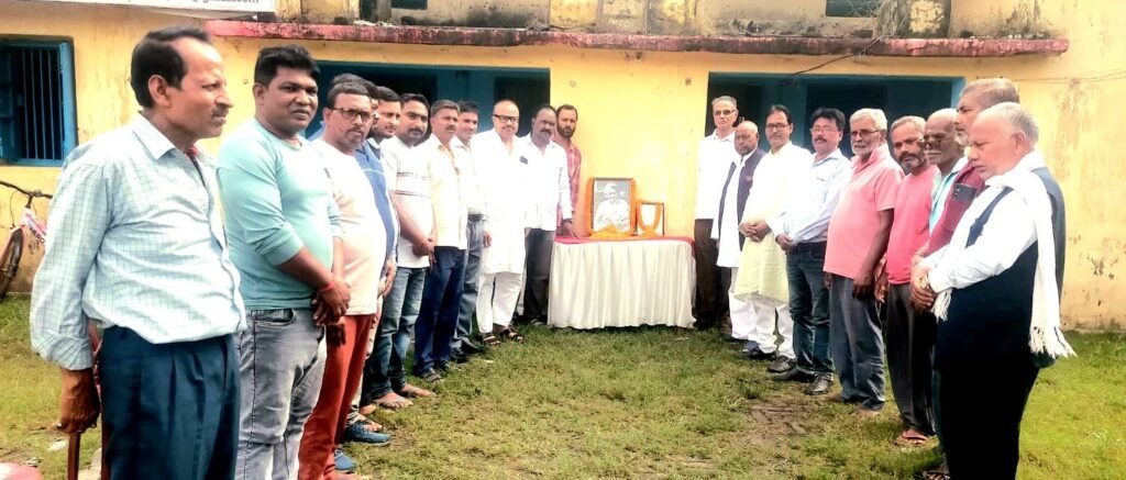 सिंदरी कांग्रेस कार्यालय में इंदिरा गांधी की पुण्यतिथि और सरदार पटेल की जयंती मनाई गई