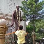 गांधी जयंती पर आसनसोल नगर निगम का स्वच्छता अभियान, नगर आयुक्त ने किया माल्यार्पण