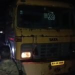 बेकाबू ट्रक ने 20 किलोमीटर तक मचाया कहर, बाइक और मवेशियों को रौंदते हुए भागा