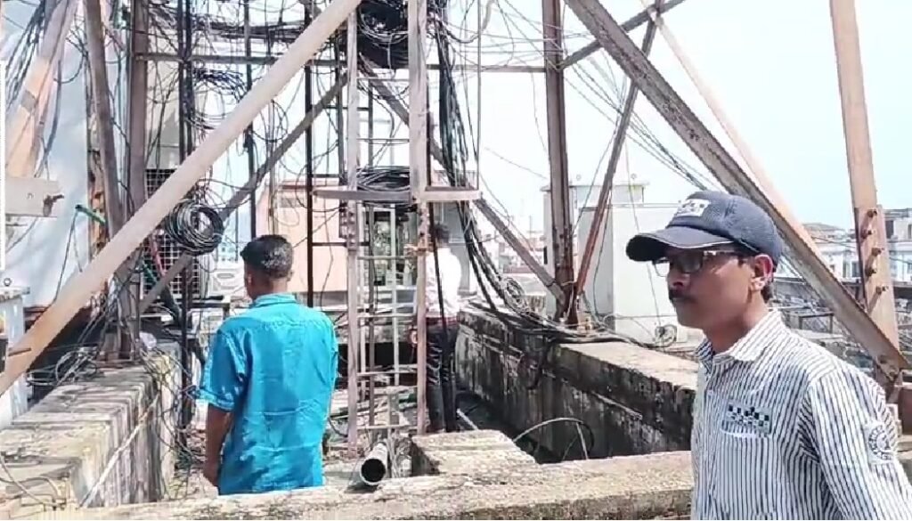 Dhanbad News: जनरेटर हाउस में आग से अफरा-तफरी, फायर ब्रिगेड पहुंचने से पहले बुझी आग