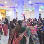 Dhanbad Dandiya Night: डांडिया की धुन पर झूमीं 101 महिलाएं, जया सिंह-सुनैना किन्नर ने किया उद्घाटन