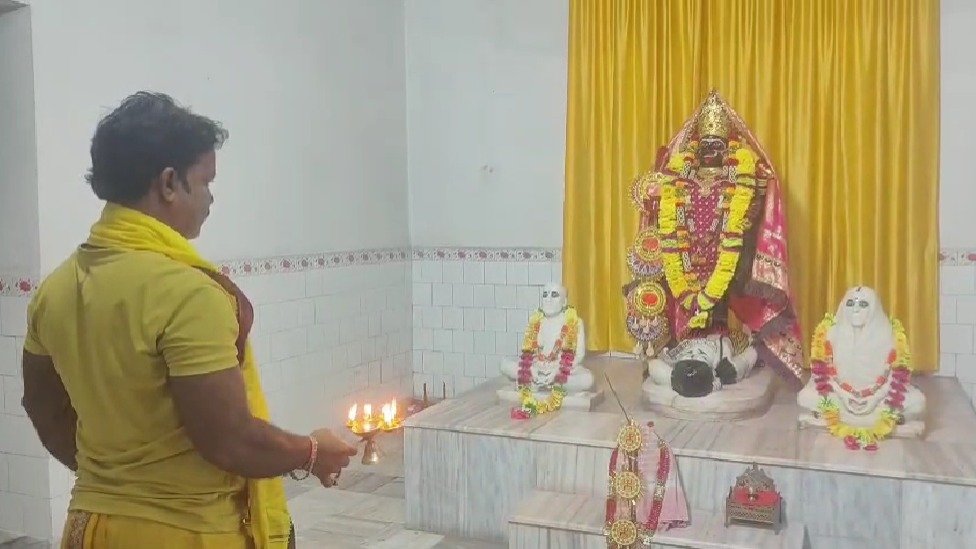 Dhanbad News: महालया पर हीरापुर हरिमंदिर में विशेष पूजा, सुबह 4 बजे से गूंजे मां के जयकारे