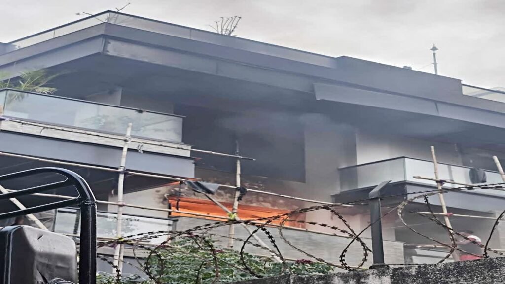 Ranchi News: शिफ्टिंग से पहले नवनिर्मित मकान में लगी आग, घर का सामान जलकर खाक