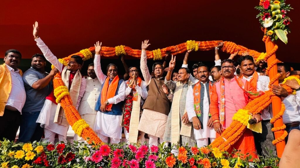 Jharkhand Politics: आजसू के पूर्व नेता हरेलाल महतो भाजपा में शामिल, ईचागढ़ की राजनीति में चर्चा तेज