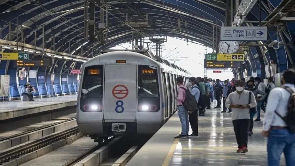 Delhi Metro Update: विपक्ष के मार्च से पहले 6 मेट्रो स्टेशन बंद, जानें कौन-कौन से स्टेशन प्रभावित