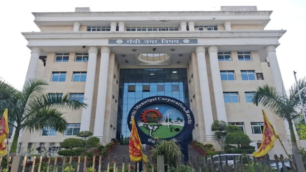 Ranchi Municipal Corporation: 55 दिनों से ठप होल्डिंग टैक्स और ट्रेड लाइसेंस की सेवाएं, मेयर रोशनी खलखो ने मांगी निजी एजेंसी