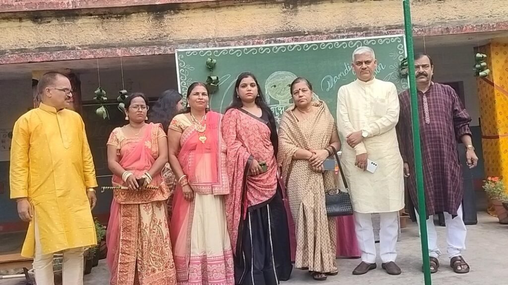 ISL School में डांडिया की धूम, छात्राओं के गरबा नृत्य ने बांधा समां