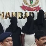 Dhanbad Cyber Crime: टुंडी में साइबर ठगी के आरोप में 5 गिरफ्तार, 4 आईफोन समेत 20 मोबाइल बरामद