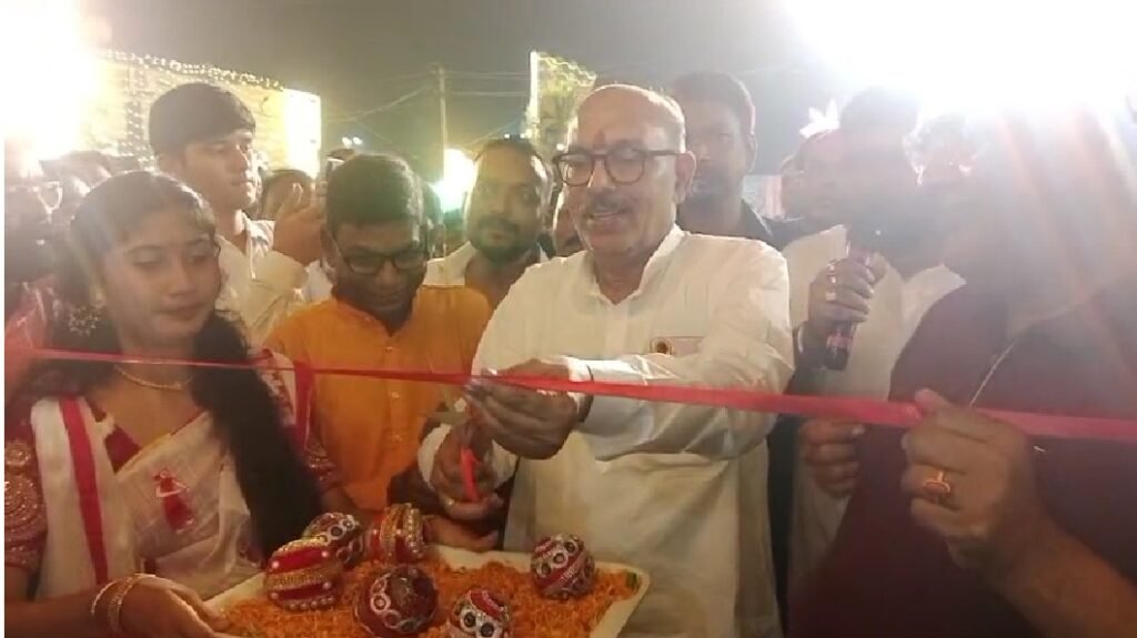 Nirsa Durga Puja 2026: विधानसभा अध्यक्ष रविंद्र नाथ महतो ने किया दो पूजा पंडालों का उद्घाटन