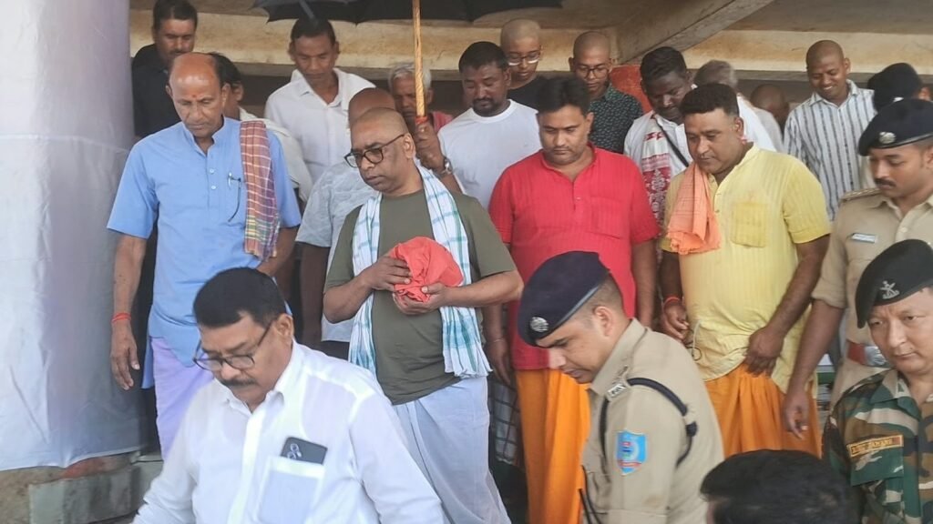 Hemant Soren News: मां रूपी सोरेन की अस्थि लेकर रजरप्पा पहुंचे मुख्यमंत्री, संथाली रीति-रिवाज से हो रहे अनुष्ठान