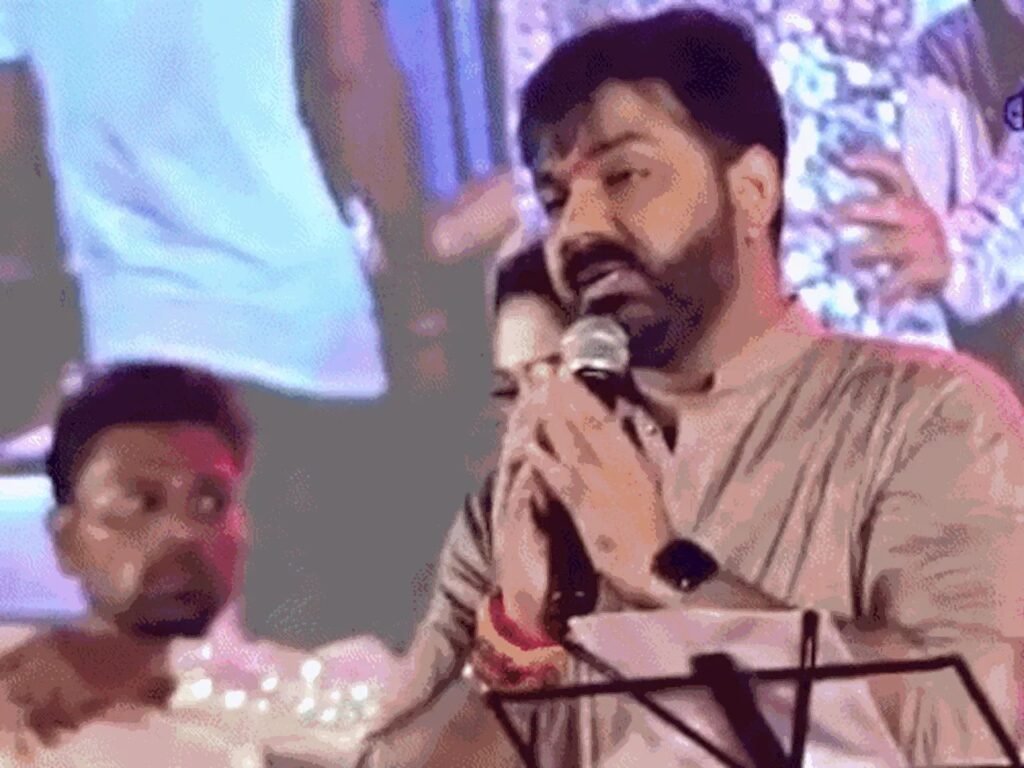 Pawan Singh News: मुंगेर में अक्षरा सिंह से पवन सिंह ने मांगी माफी, पूछा- क्या फिर साथ देखना चाहते हैं?