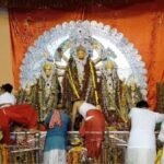 Dhanbad News: हीरापुर के ऐतिहासिक हरि मंदिर में सिंदूर खेला, बंगाली परंपरा के साथ मां दुर्गा को दी गई विदाई