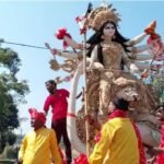 Dhanbad News: झारखंड मैदान में मां दुर्गा की भव्य विदाई, नासिक बैंड और छऊ नृत्य ने बांधा समां
