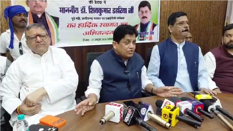 धनबाद में कांग्रेस की बैठक, डॉ. शिवकुमार डहरिया ने चुनाव आयोग पर लगाए वोट चोरी के आरोप