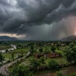 Jharkhand Weather Alert: झारखंड के 10 जिलों में बारिश और वज्रपात का अलर्ट, 40 किमी की रफ्तार से चल सकती है हवा