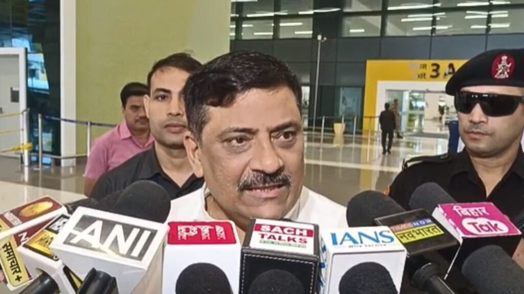 Bihar Politics: अनंत सिंह पर कार्रवाई को संजय झा ने बताया सही, बोले- नीतीश कुमार की मंजूरी के बाद लिया गया फैसला