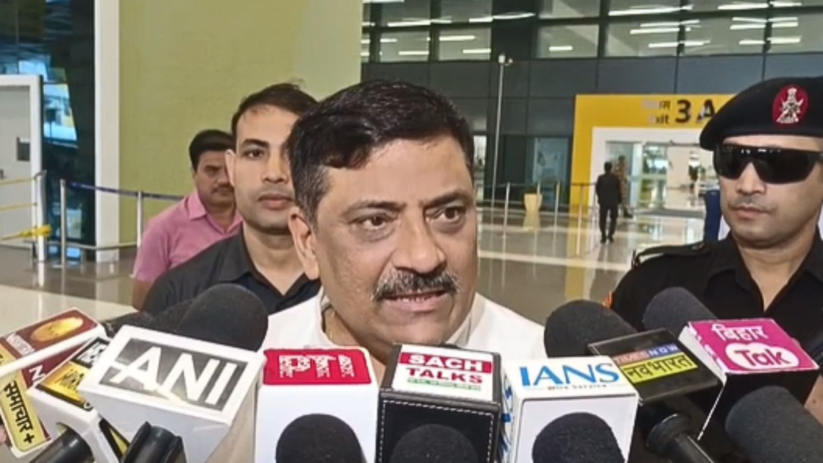 Bihar Politics: अनंत सिंह पर कार्रवाई को संजय झा ने बताया सही, बोले- नीतीश कुमार की मंजूरी के बाद लिया गया फैसला
