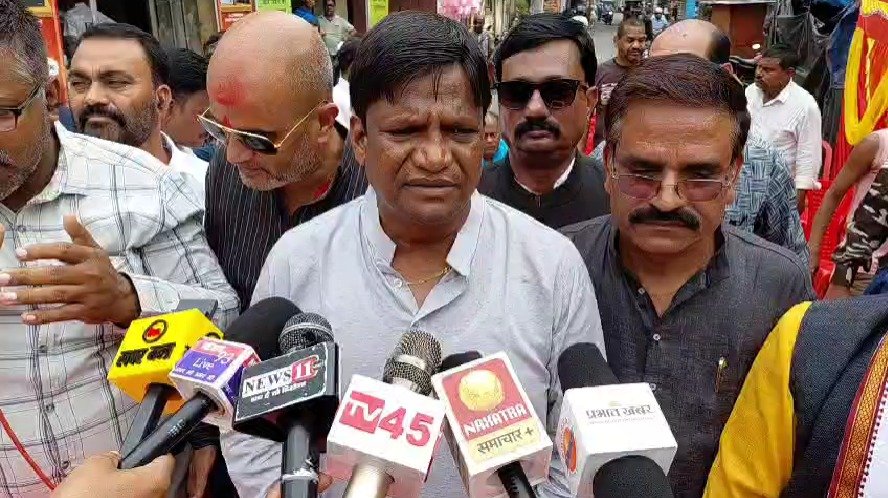 धनबाद के पटेल चौक पर सांसद ढुलू महतो ने सरदार पटेल को दी श्रद्धांजलि, युवाओं से की त्याग की भावना अपनाने की अपील