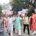 Dhanbad BJP: पीएम मोदी की जनसेवा के 25 साल पर मशाल जुलूस, ढुल्लू-राज सिन्हा समेत कई नेता शामिल