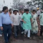 Kenduadih Road Repair: 5 महीने से बंद धंसी सड़क का काम तेज, राज सिन्हा ने किया निरीक्षण